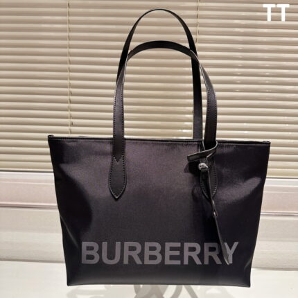 Burberry nylon tote bag size: 29*24cm