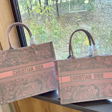 Dior Cruise Wildlife embroidery Oblique Tote bag size: 41.5cm/36cm